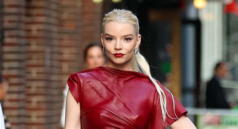 El sensual topless de Anya Taylor